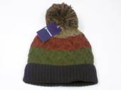 Cable knit hat with bobble.
(one size) Cable knit hat with bobble.
(one size)