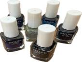 Assorted colours gel wear nail varnish*