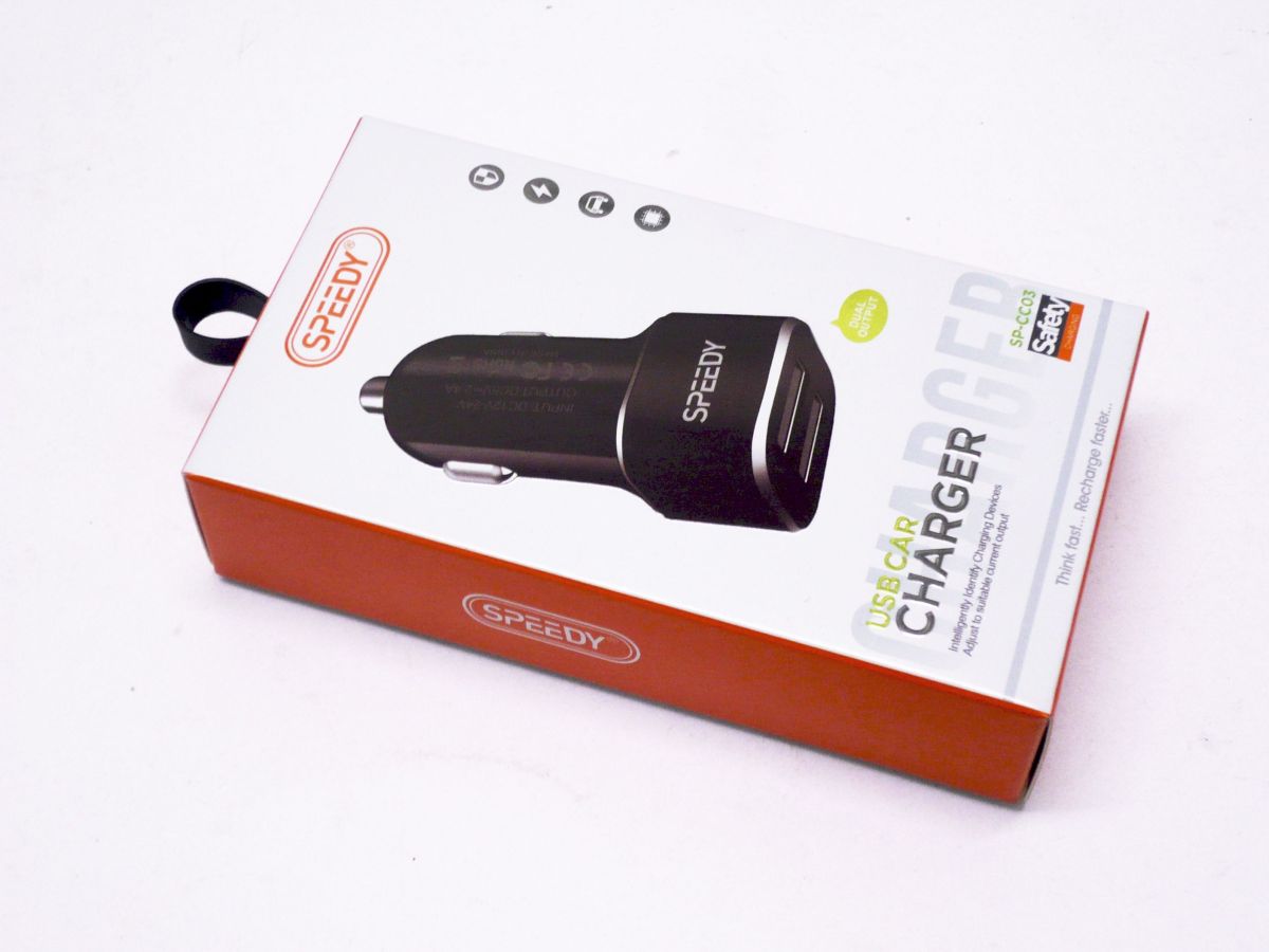 Dual USB car charger*
(USE CA176)