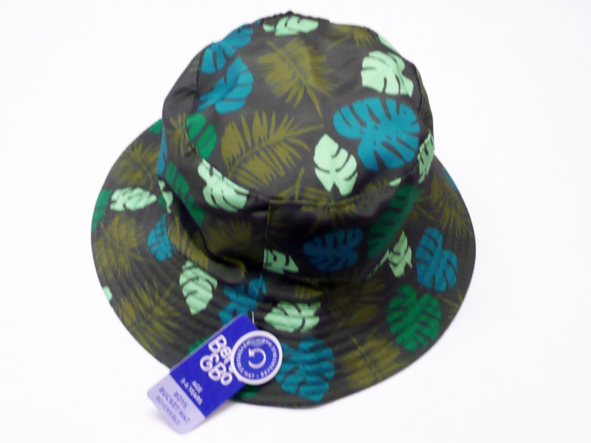 Polyester leaf print reversible bucket hat.
(3-6/7-10)