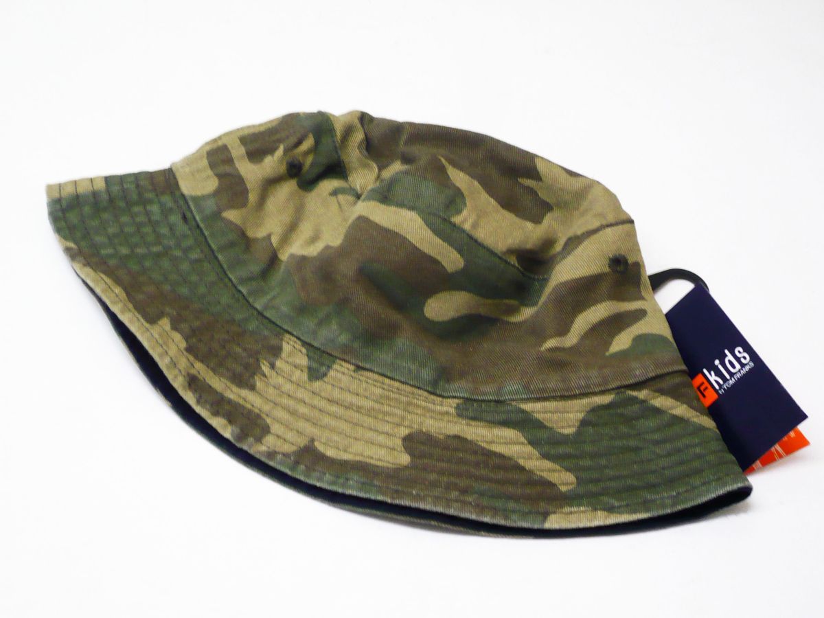 Boys camo bucket hat.
(3-6 / 7-10)