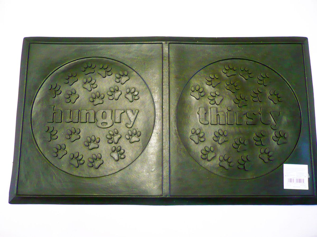 Rubber pet mat*
(53x30cm)