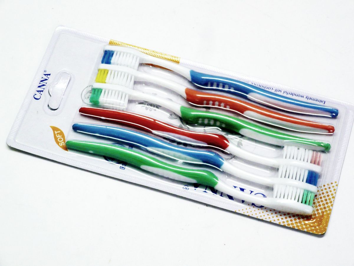 Pack 6, soft toothbrushes*