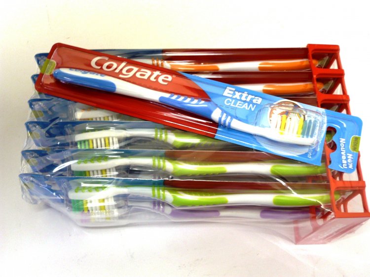 Colgate extra clean Toothbrush*