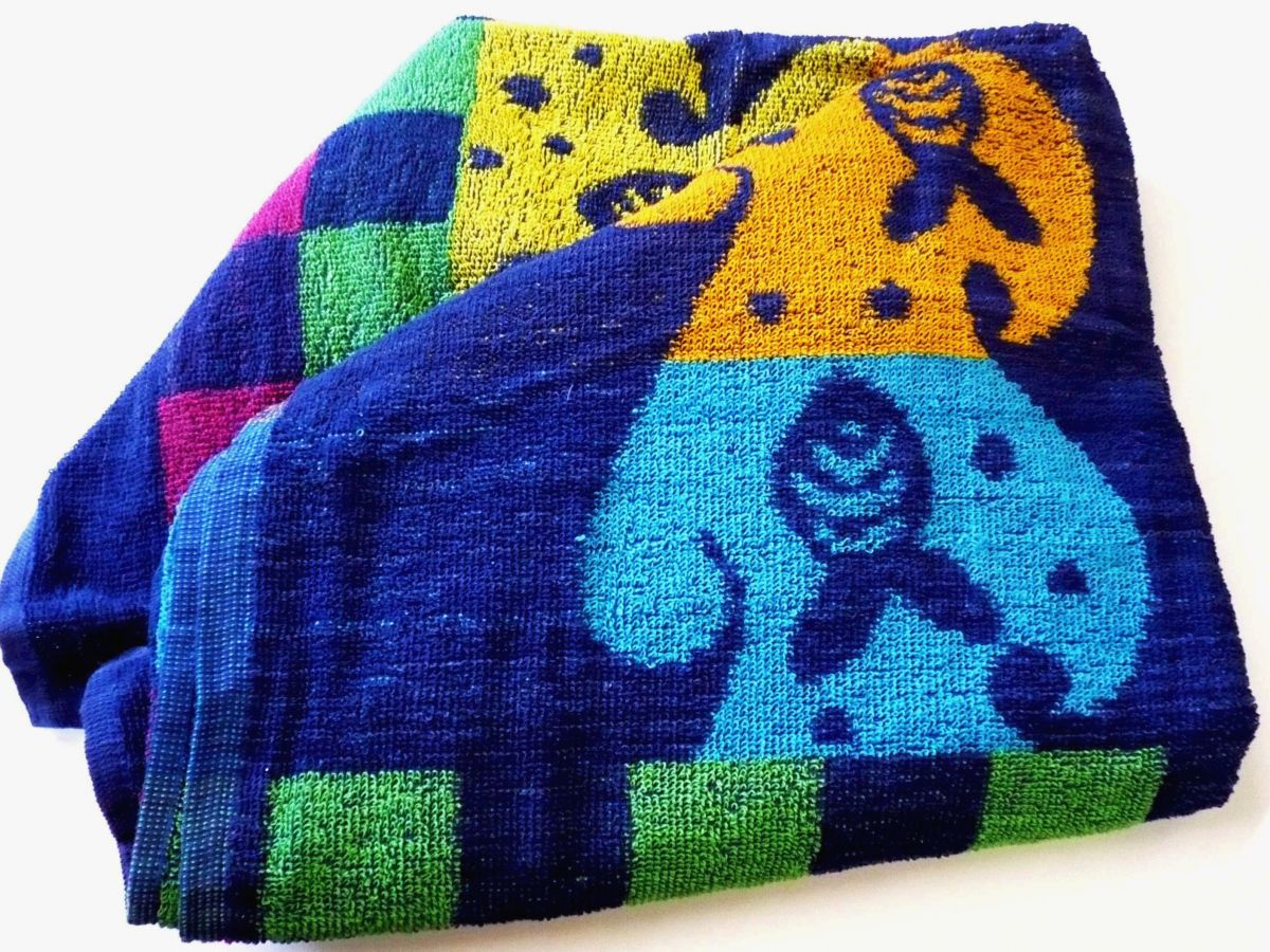 Beach towel (140X70cm) - asstd designs