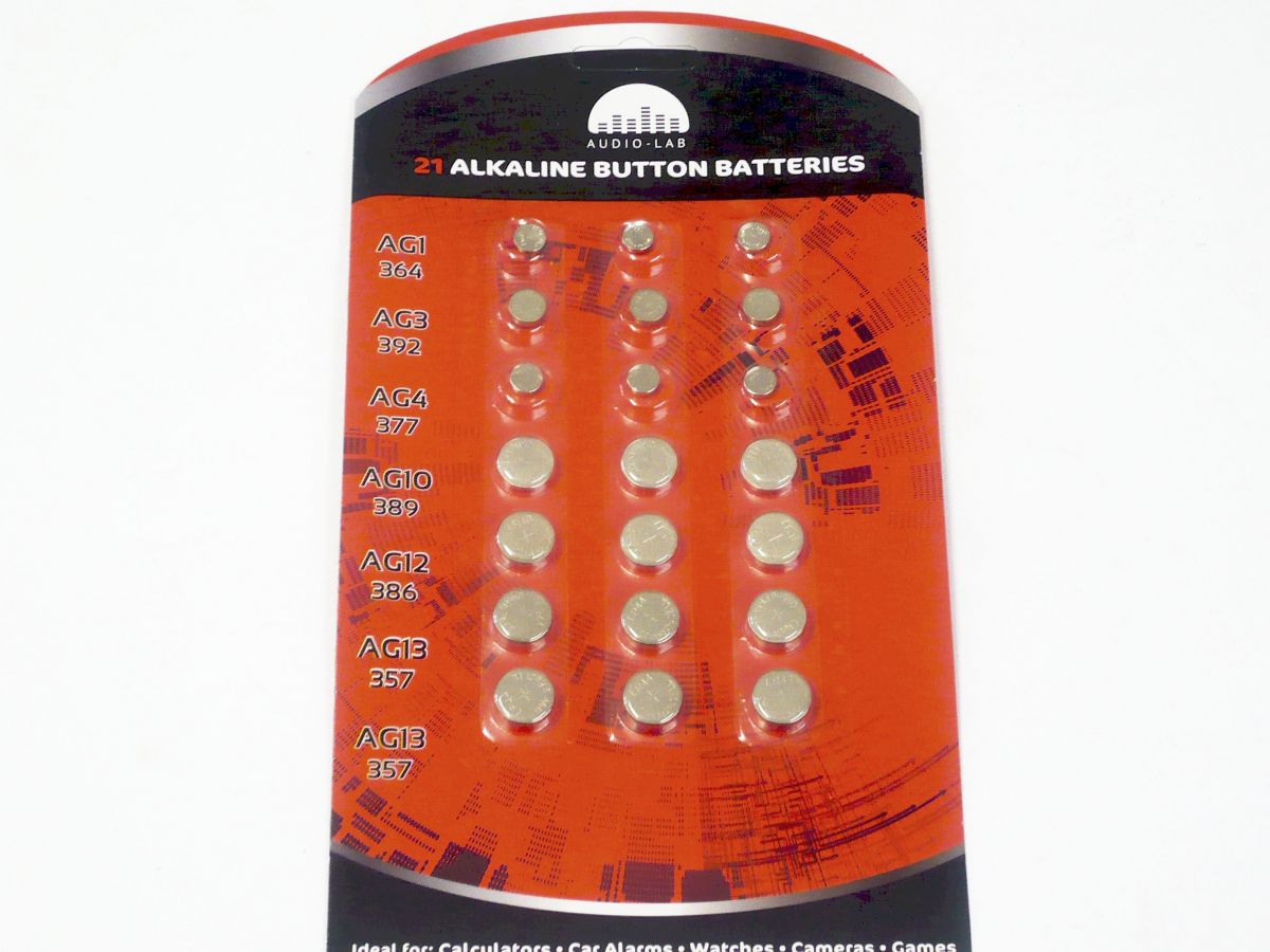 Pack 18, alkaline button batteries*