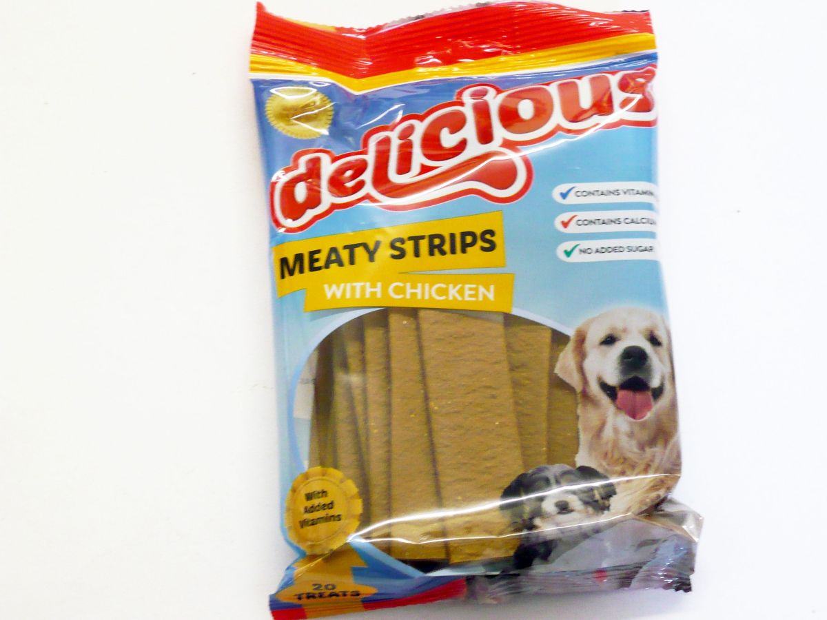 Pkt 20, Delicious meaty strips with chicken*